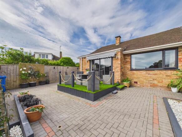 2 bed Semi-Detached Bungalow for sale Image 10