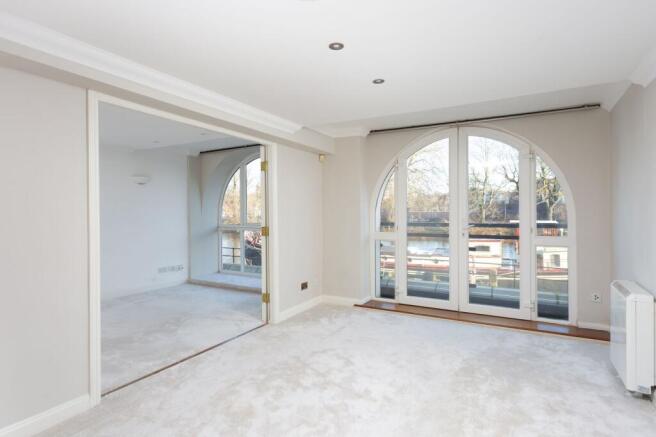 2 bed Flat for sale Image 4