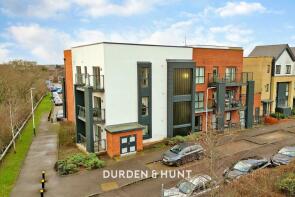 Flat 5, Peacock Court, Firwood Lane, Romford RM3 0FT