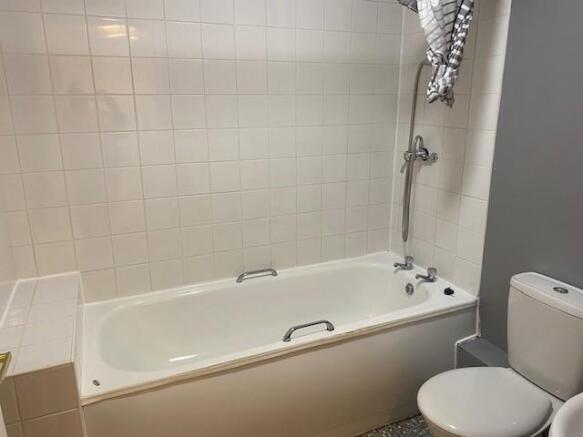 Bathroom 3.jpg