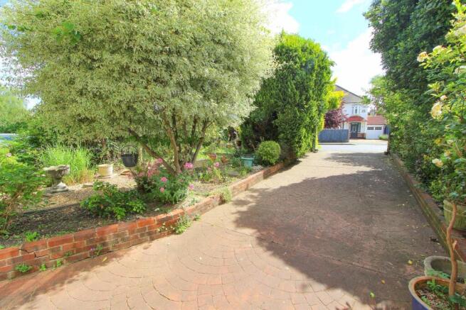 DRIVEWAY.jpg