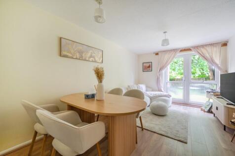 Elder Close, Winchester, Hampshire, SO22