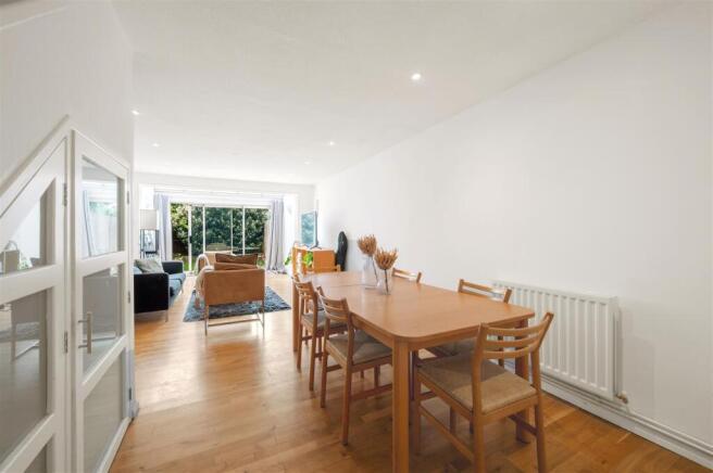 15 Holm Oak Close-13.jpg