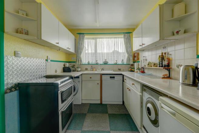 4 Arden Close Interior 09.jpg