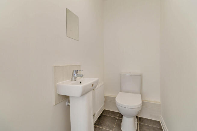 4 bed Semi-Detached for sale Image 6