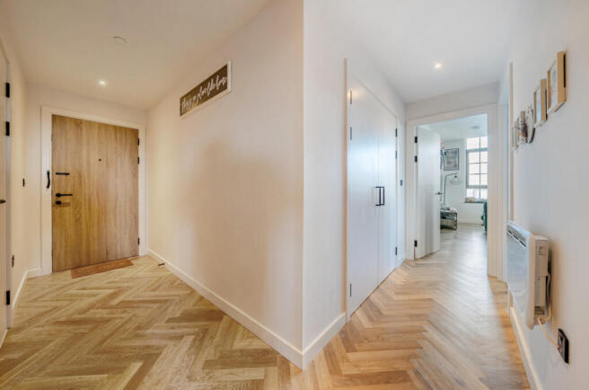 2 bed Apartment for sale Image 11