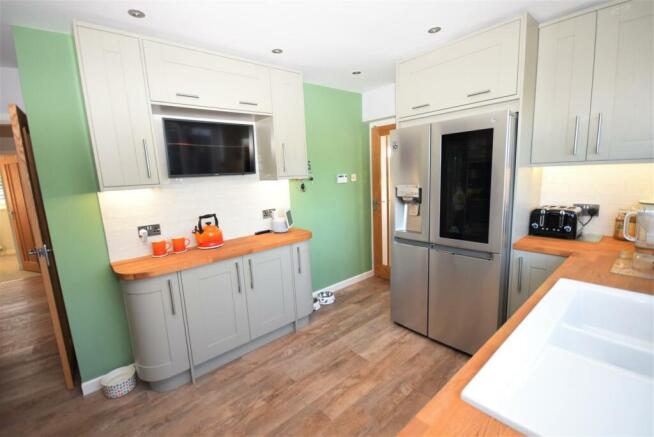 Kitchen 3.JPG