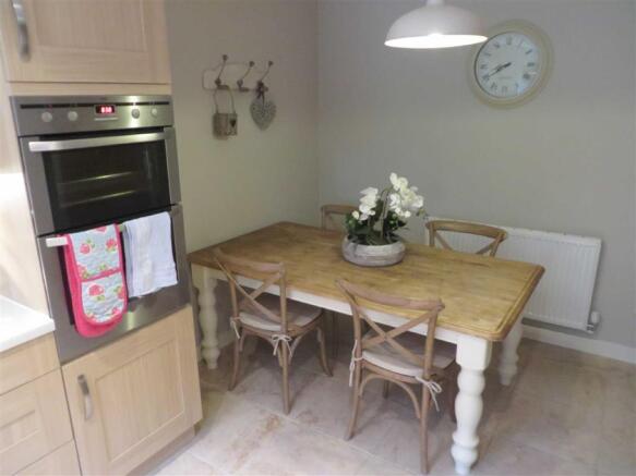 DINING KITCHEN (FRON