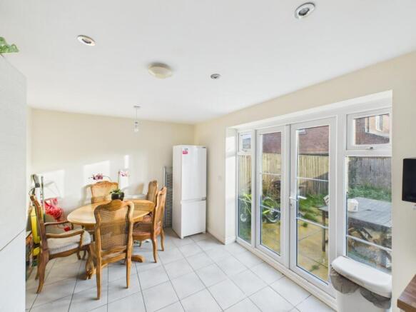 3 bed House for sale Image 4