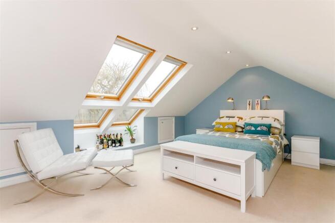 8333768-interior34.jpg