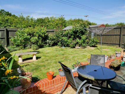 Larkspur Drive, High Penn Park, Calne