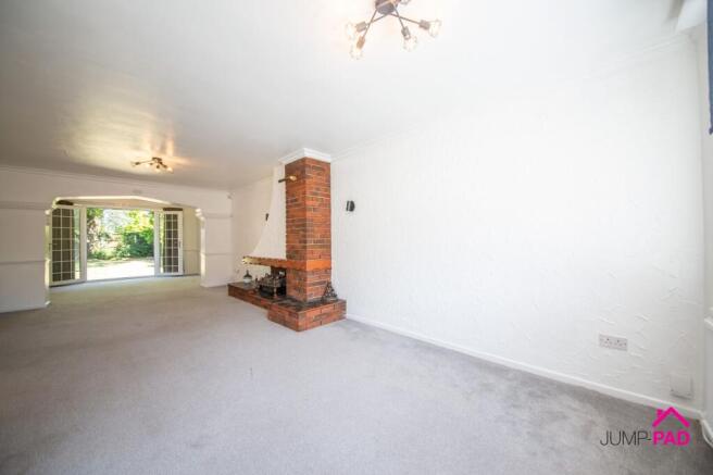 LIVING/DINING ROOM