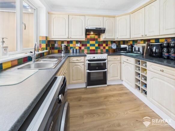 Kitchen 3.jpg