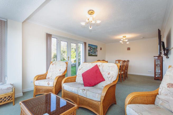 Dining/Breakfast Room/Sun Lounge