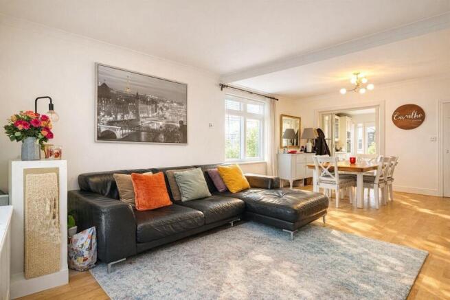 House for sale in Plaistow, E13 By Barrain London 