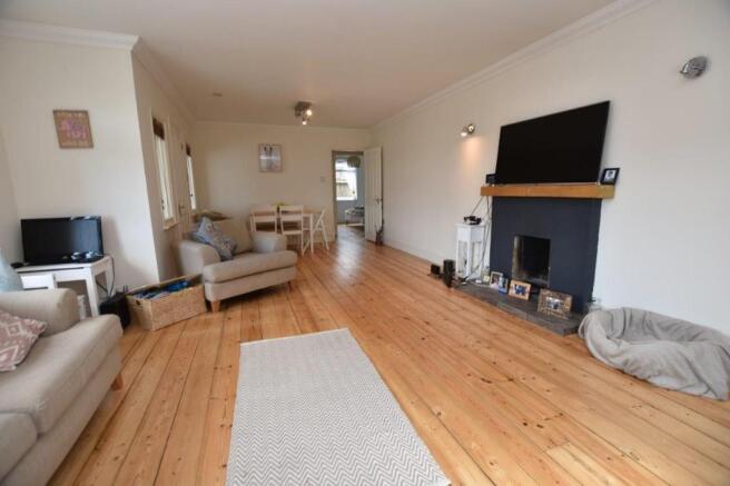 Lounge/dining room
