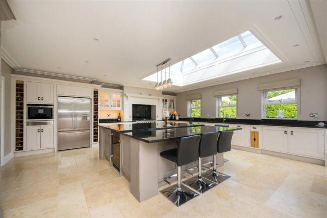 5 bed Detached for sale Image 4