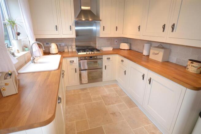 RE-FITTED DINING KITCHEN