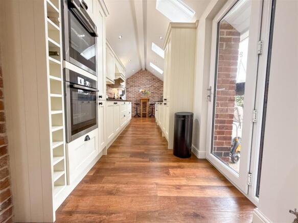 BREAKFAST KITCHEN