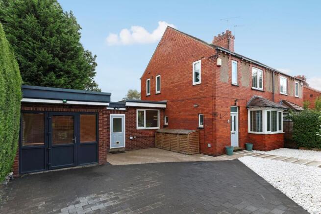 3-bed semi-detached on Oakleigh Avenue, Wakefield, WF2, £325,000