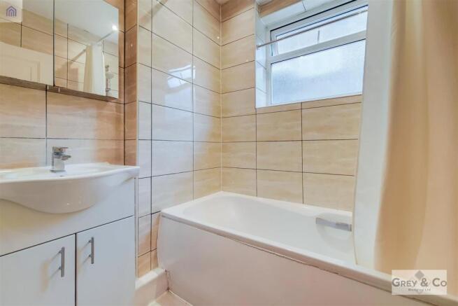 5_Bathroom-0.jpg