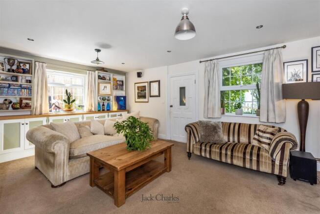 4 Bank Farm Cottages, TN11 0PB 005.jpg