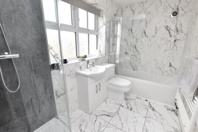 ENSUITE BATHROOM