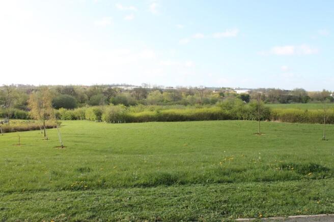 CLOSE TO PARKLAND
