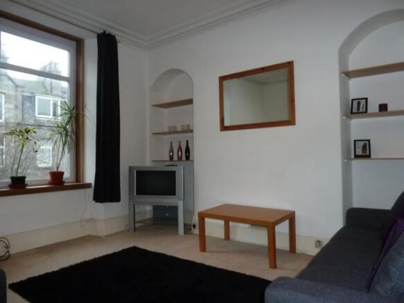 13 Northfiled Place - 2nd Right - Lounge