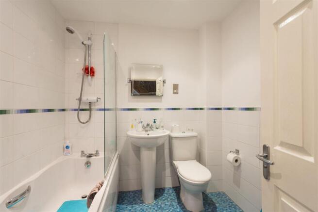 3 bed Terraced to rent Image 6