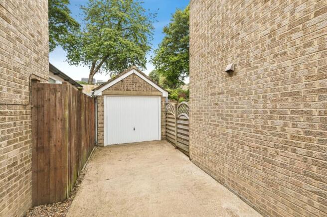 4 bed Detached for sale Image 10