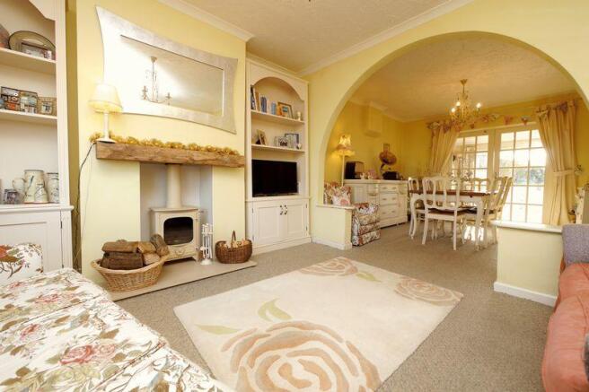 LOUNGE/DINING