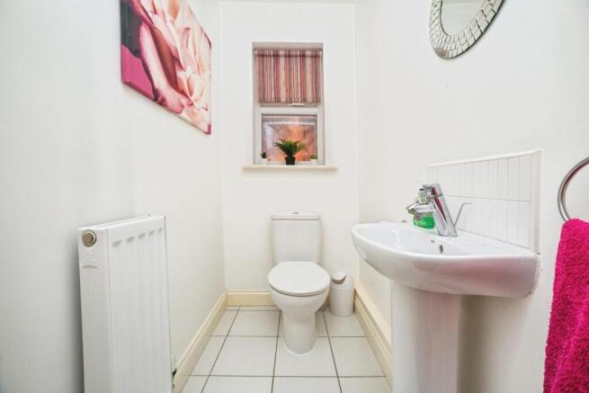 4 bed Detached for sale Image 8