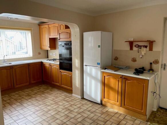 kitchen breakfast area.jpg