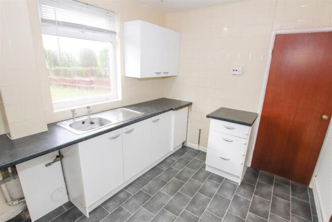 FITTED KITCHEN