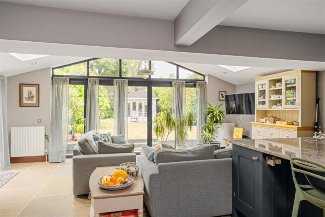 4 bed Detached for sale Image 11