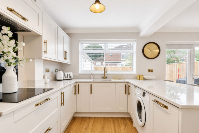 3 bed Semi-Detached for sale Image 6