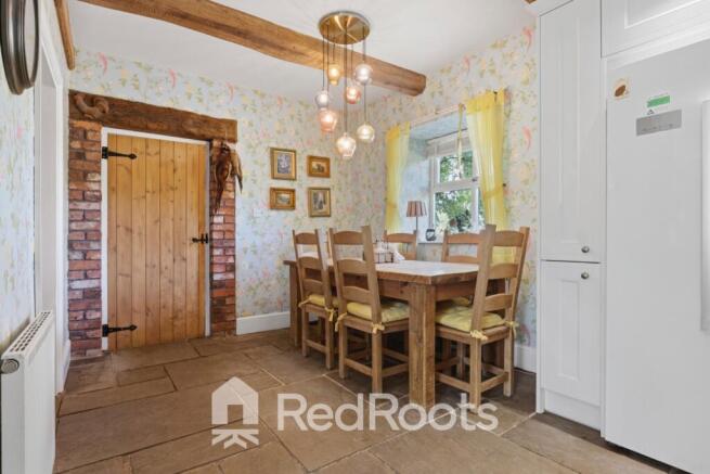 4 bed Semi-Detached for sale Image 8