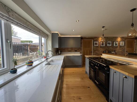 New Lane, Skelmanthorpe, Huddersfield, HD8 9EY photo 4