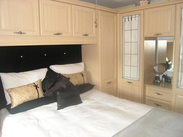 Bed 1 b
