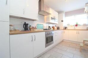 8, Killigrew House, Percy Bryant Road, Sunbury-on-thames TW16 7BT