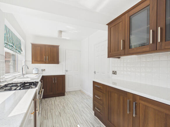4 bed Semi-Detached for sale Image 8