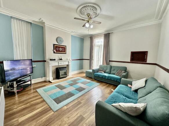 5 bed Semi-Detached for sale Image 6