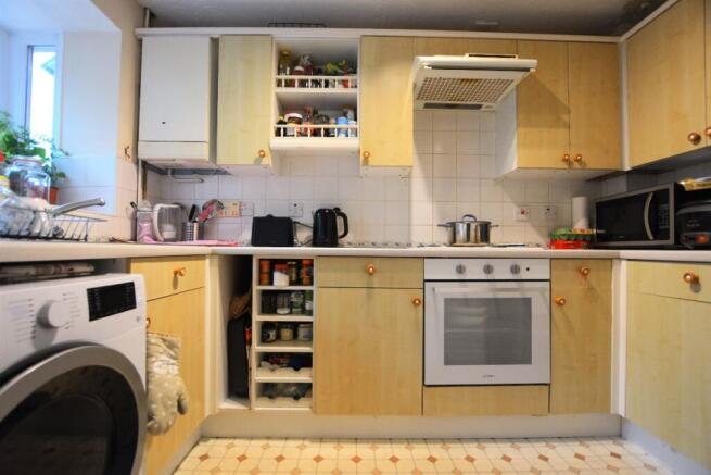 2 bed Semi-Detached to rent Image 6