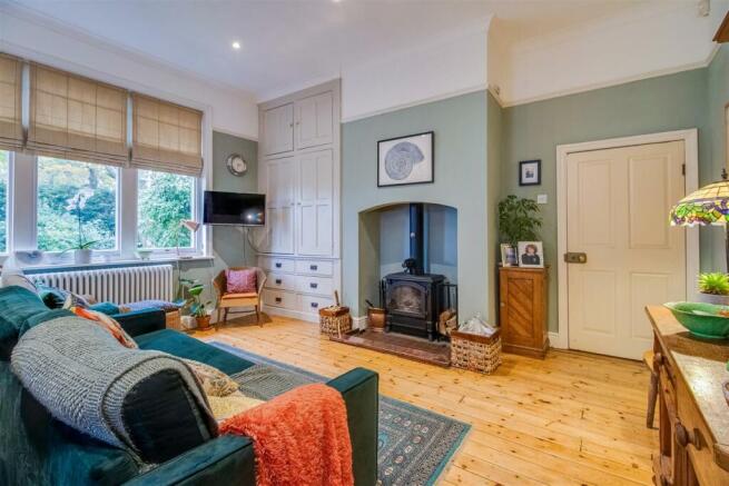 SITTING/DINING ROOM