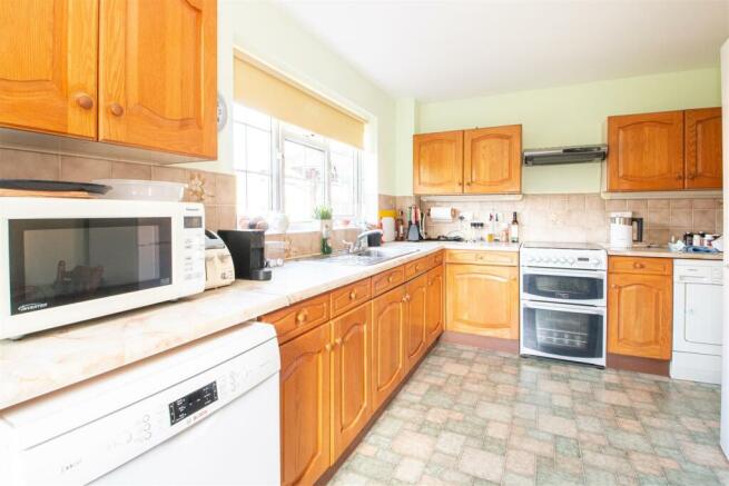 KITCHEN/BREAKFAST ROOM
