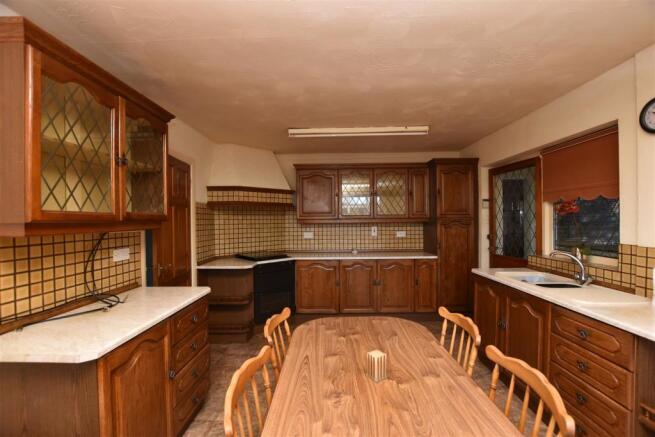 KITCHEN/BREAKFAST ROOM