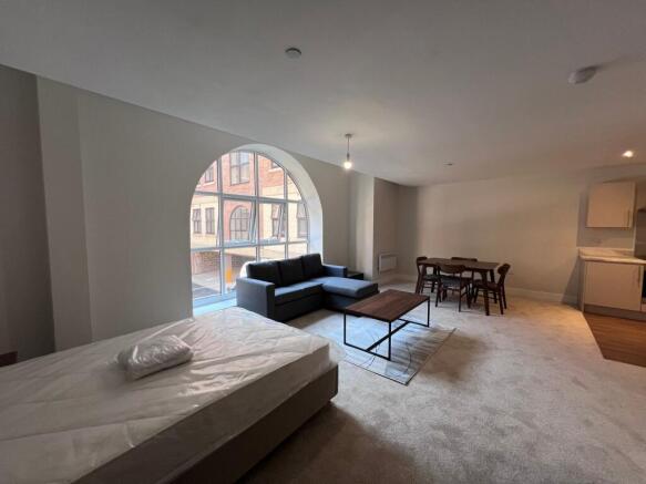 Studio to rent Image 5