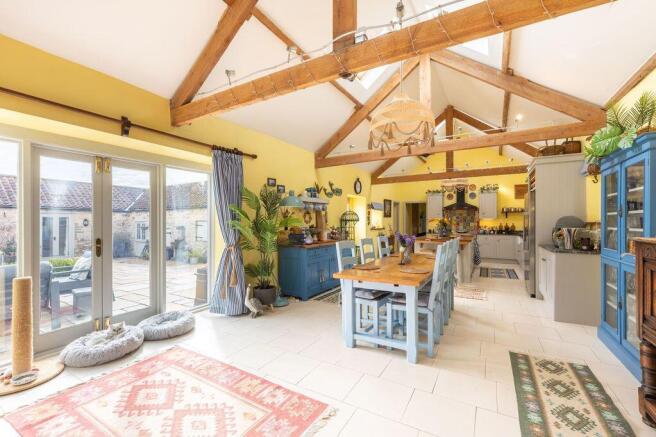 6 bed Detached for sale Image 8