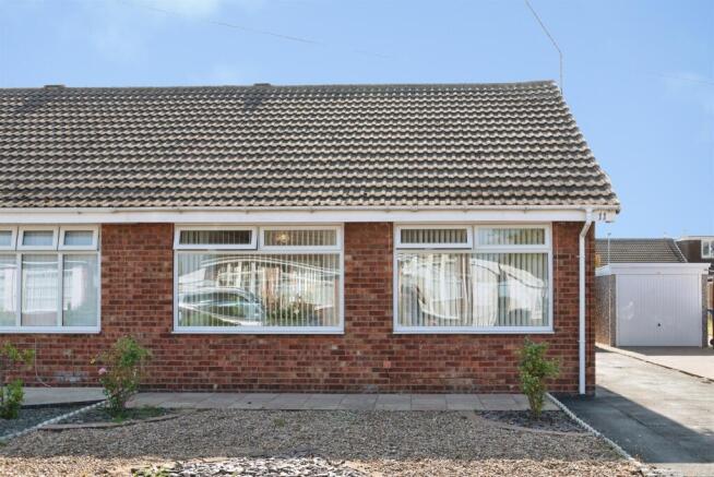 2 bed Semi-Detached Bungalow for sale in hull